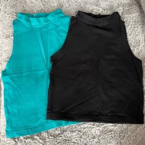 2 Crop Tops